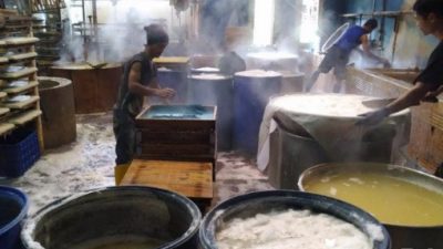 Fermentasi Air Kedelai Menjadi Pupuk Organik Cair ( POC ) Super Generatif